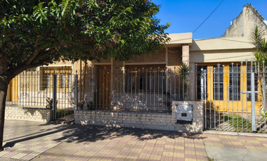 VENTA CASA 2 DORM + DEPTO en Bº AYACUCHO