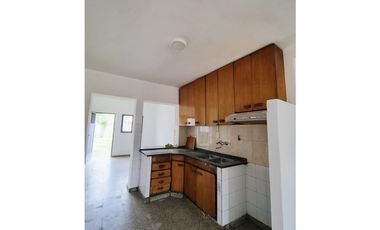 VENTA, CASA Bº JORGE NEWBERY, muy buena propuesta!