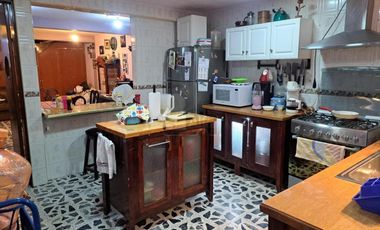 Se vende casa de 3 recámaras con local comercial en Col. Moctezuma 2da sección, Venustiano Carranza