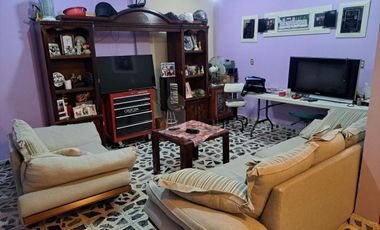 Se vende casa de 3 recámaras con local comercial en Col. Moctezuma 2da sección, Venustiano Carranza