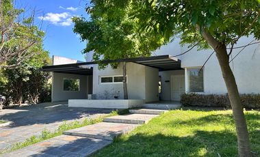 Casa en en venta en barrio Álamo Alto-6 amb-Pileta.