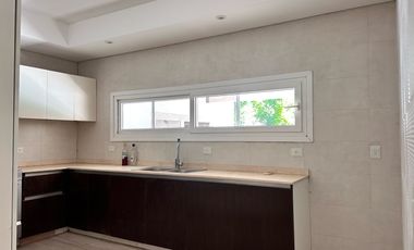 Casa en en venta en barrio Álamo Alto-6 amb-Pileta.