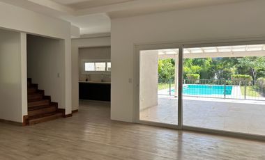 Casa en en venta en barrio Álamo Alto-6 amb-Pileta.