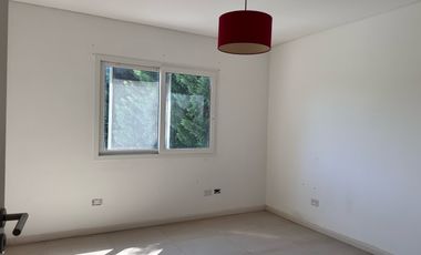 Casa en en venta en barrio Álamo Alto-6 amb-Pileta.