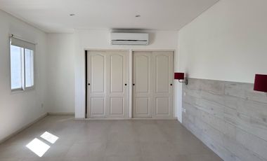 Casa en en venta en barrio Álamo Alto-6 amb-Pileta.