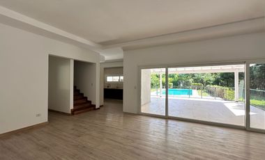 Casa en en venta en barrio Álamo Alto-6 amb-Pileta.
