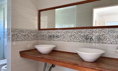 Casa en en venta en barrio Álamo Alto-6 amb-Pileta.