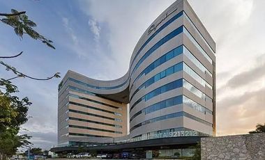 Se vende oficina en el edificio SkyWork, frente a Plaza La Isla, en Mérida