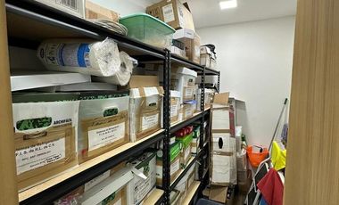 Se vende oficina en el edificio SkyWork, frente a Plaza La Isla, en Mérida