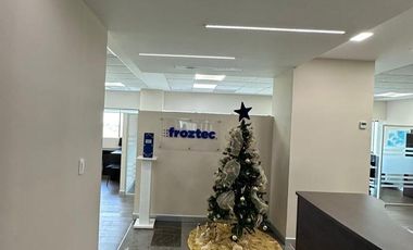 Se vende oficina en el edificio SkyWork, frente a Plaza La Isla, en Mérida