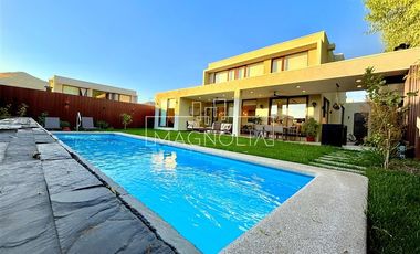 Casa en Arriendo en Avenida José Rabat