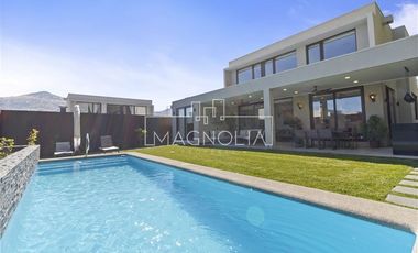 Casa en Arriendo en Avenida José Rabat