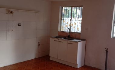 SE ARRIENDA CASA DE 2 PISOS, 2D 1B EN SAN ESTEBAN