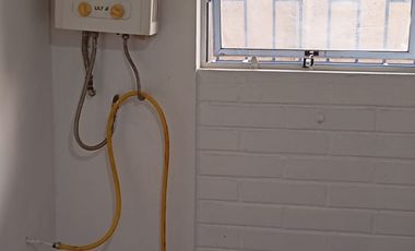 SE ARRIENDA CASA DE 2 PISOS, 2D 1B EN SAN ESTEBAN