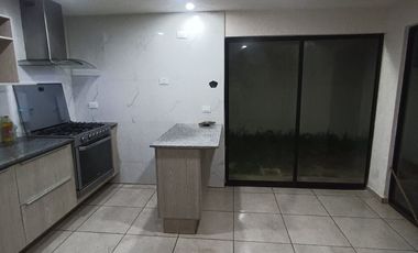 CASA EN RENTA EN  ADAMAR