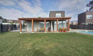 SE VENDE CASA EN EXCLUSIVO CONDOMINIO DE LIMACHE