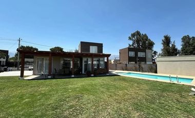 SE VENDE CASA EN EXCLUSIVO CONDOMINIO DE LIMACHE