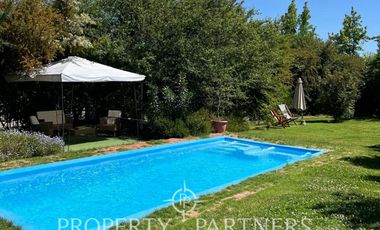 Venta Casa Estilo Georgian en Condominio Sector de Nogales