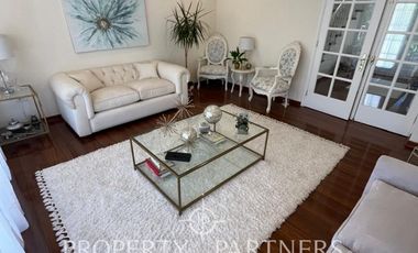 Venta Casa Estilo Georgian en Condominio Sector de Nogales