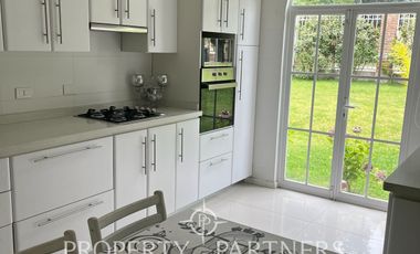 Venta Casa Estilo Georgian en Condominio Sector de Nogales