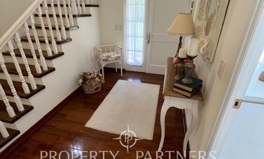 Venta Casa Estilo Georgian en Condominio Sector de Nogales