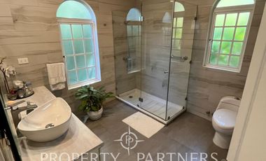 Venta Casa Estilo Georgian en Condominio Sector de Nogales
