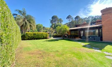 CASA EN CONJUNTO EN AVNDARO