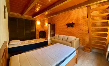 CASA EN CONJUNTO EN AVNDARO