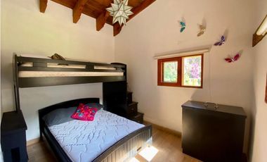 CASA EN CONJUNTO EN AVNDARO