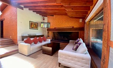 CASA EN CONJUNTO EN AVNDARO