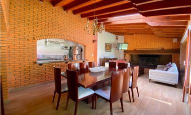 CASA EN CONJUNTO EN AVNDARO