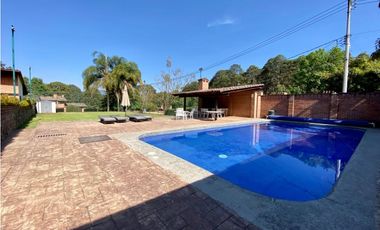 CASA EN CONJUNTO EN AVNDARO