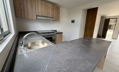 SE RENTA CASA NUEVA ZONA PERFIERICO Y CUAUTLANCINGO