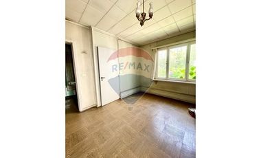 Amplio departamento con hermoso jardin