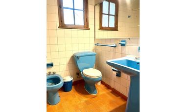 Amplio departamento con hermoso jardin