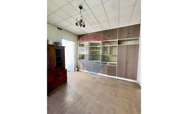 Amplio departamento con hermoso jardin