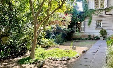 Amplio departamento con hermoso jardin