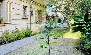 Amplio departamento con hermoso jardin