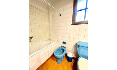 Amplio departamento con hermoso jardin