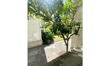 Amplio departamento con hermoso jardin