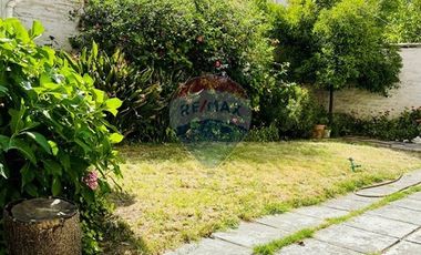 Amplio departamento con hermoso jardin