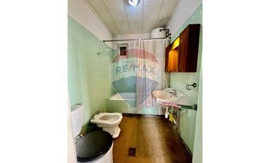 Amplio departamento con hermoso jardin