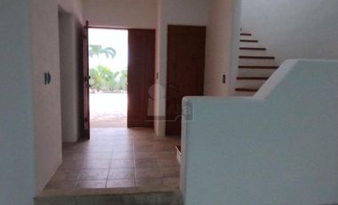 Casa en venta, diseño y confort y el estilo de vida familiar, 3 recámaras, 2.5  baños, sala, cocina.