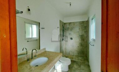 Casa en venta, diseño y confort y el estilo de vida familiar, 3 recámaras, 2.5  baños, sala, cocina.