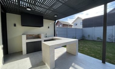 CASA EN PARQUE SAN VALENTÍN