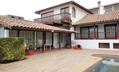 Arriendo Espectacular casa Estilo Colonial en Jardín del Mar