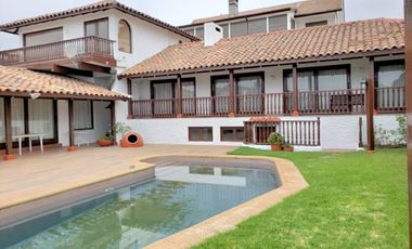 Arriendo Espectacular casa Estilo Colonial en Jardín del Mar