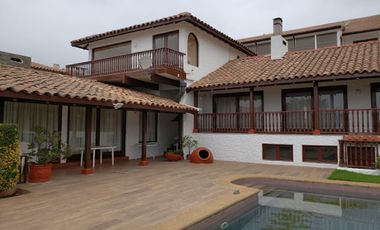 Arriendo Espectacular casa Estilo Colonial en Jardín del Mar