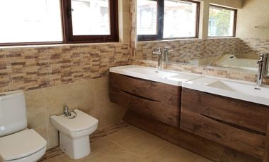 Arriendo Espectacular casa Estilo Colonial en Jardín del Mar