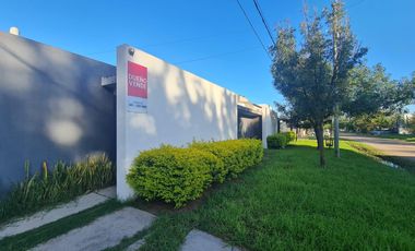 Venta casa 4 dormitorios con pileta y jardín, Ricardone